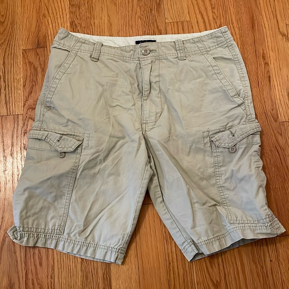 Men’s Club Room khaki cargo shorts size 32